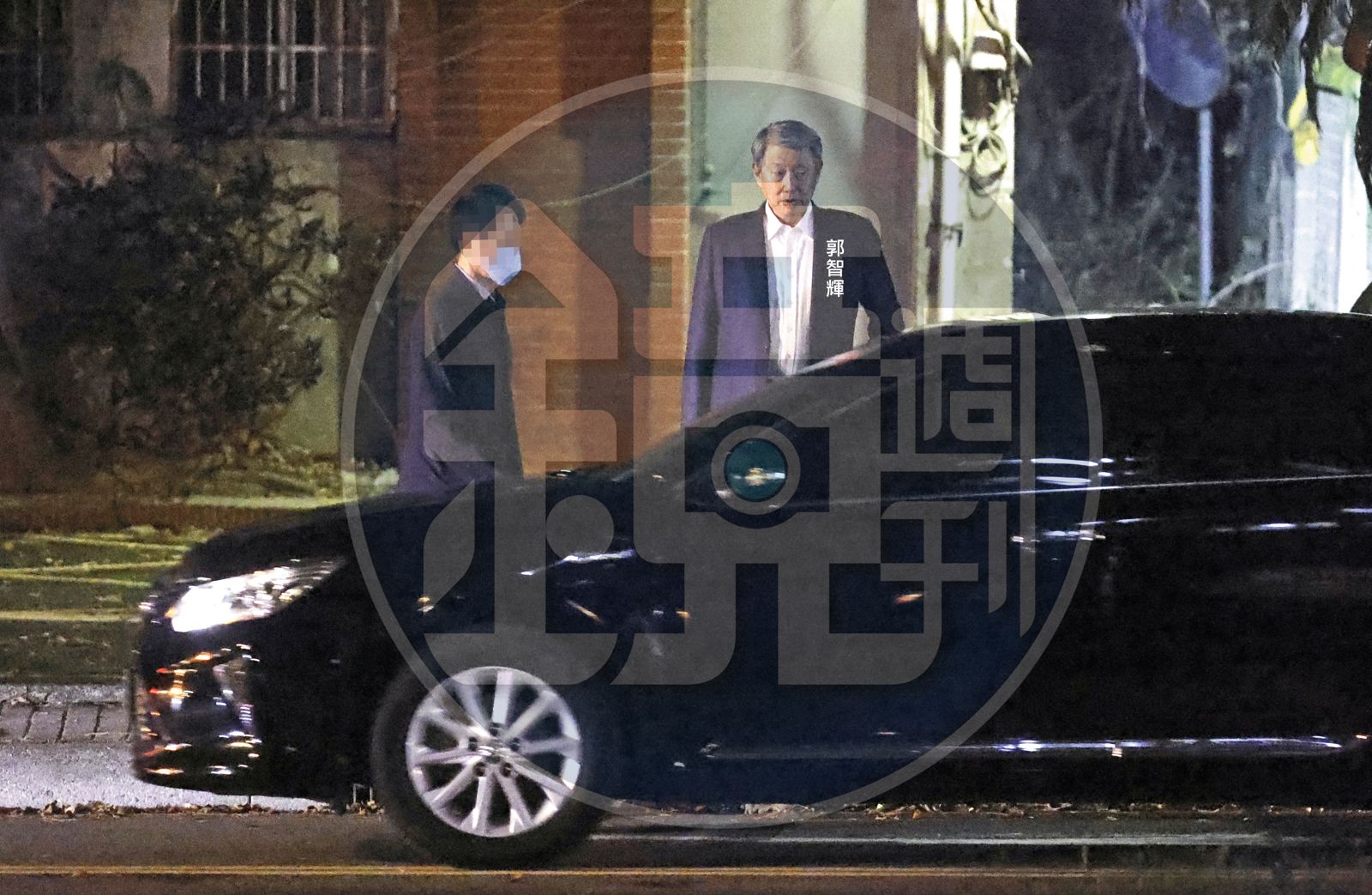 宴請AIT後,郭智輝晚間8點19分步出MD餐廳,搭車離去。