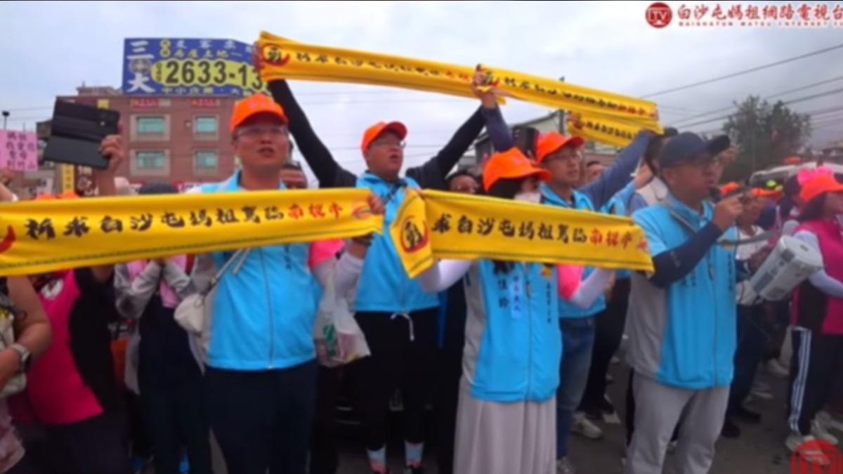 南投市長張嘉哲和民眾一早恭迎白沙屯媽祖前往南投。（圖／翻攝白沙屯媽祖網路電視台YouTube）
