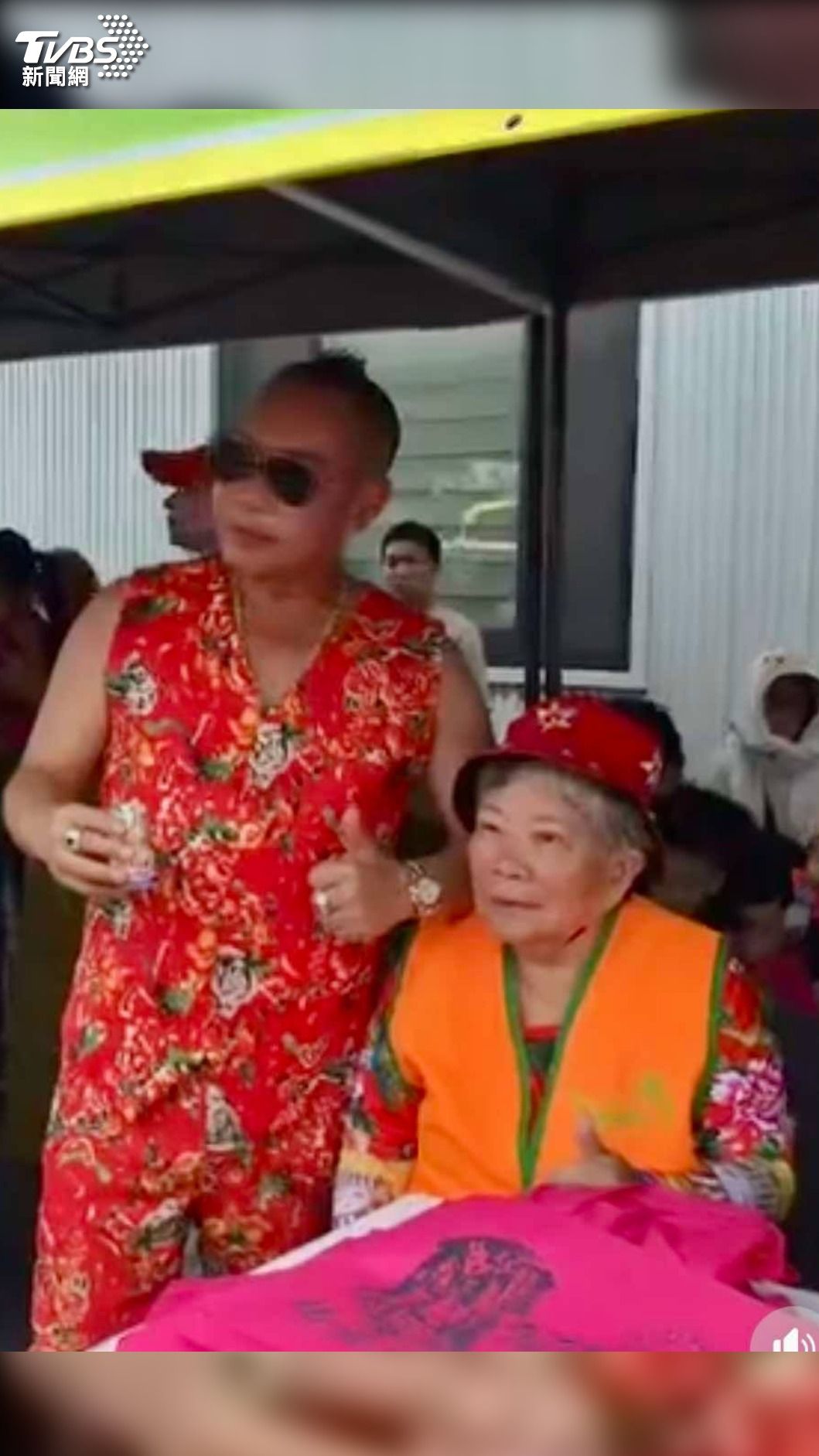 胡漢龑率80員工 首次參加白沙屯媽祖進香。(圖/翻攝啟德工程臉書)