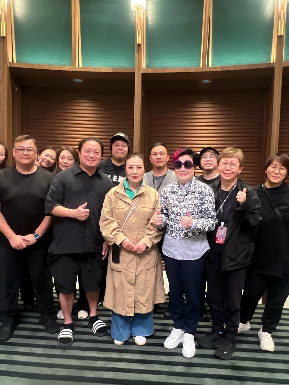 演唱會結束「阿姐」感謝幕後工作人員。(圖/翻攝自IG@wang_liza)