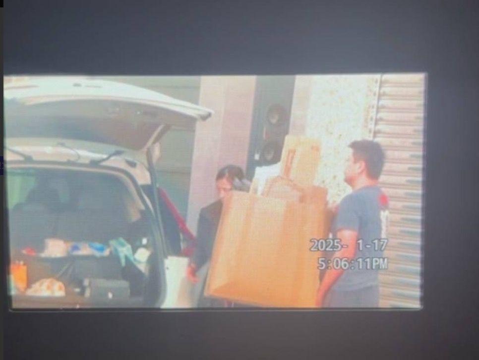 王浩森被拍到與王心彤不倫出遊的照片。(圖/翻攝自爆料公社)