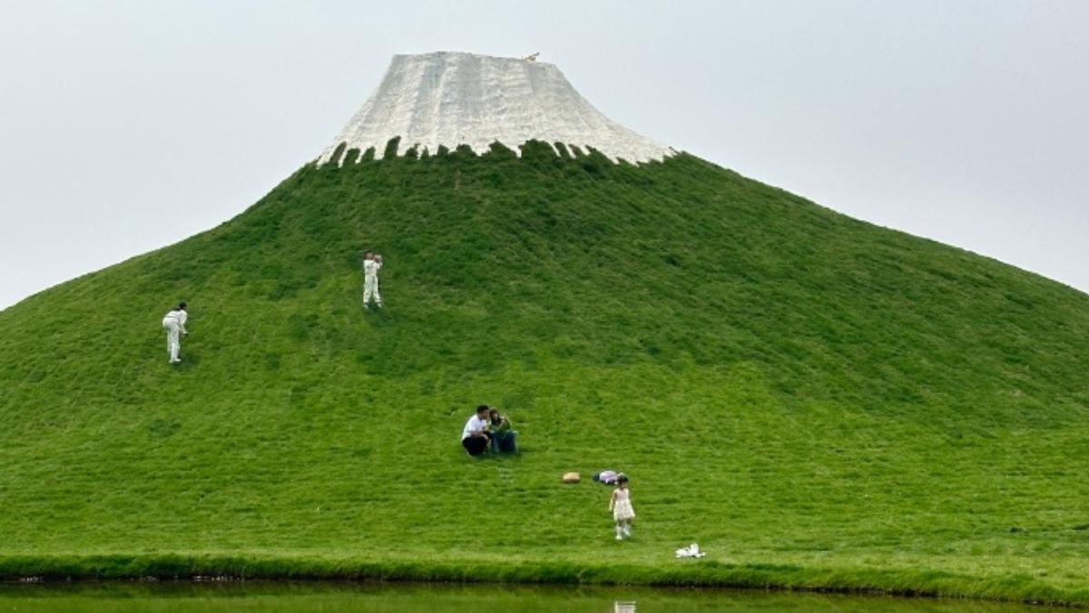 該富士山拍照很看角度。（圖／翻攝自 微博）