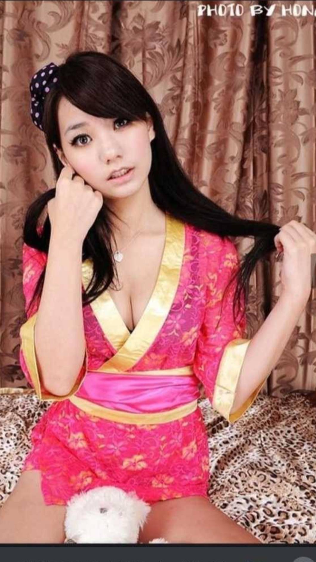 疑似馬筱梅20歲所拍清涼照片。(圖/翻攝自微博)