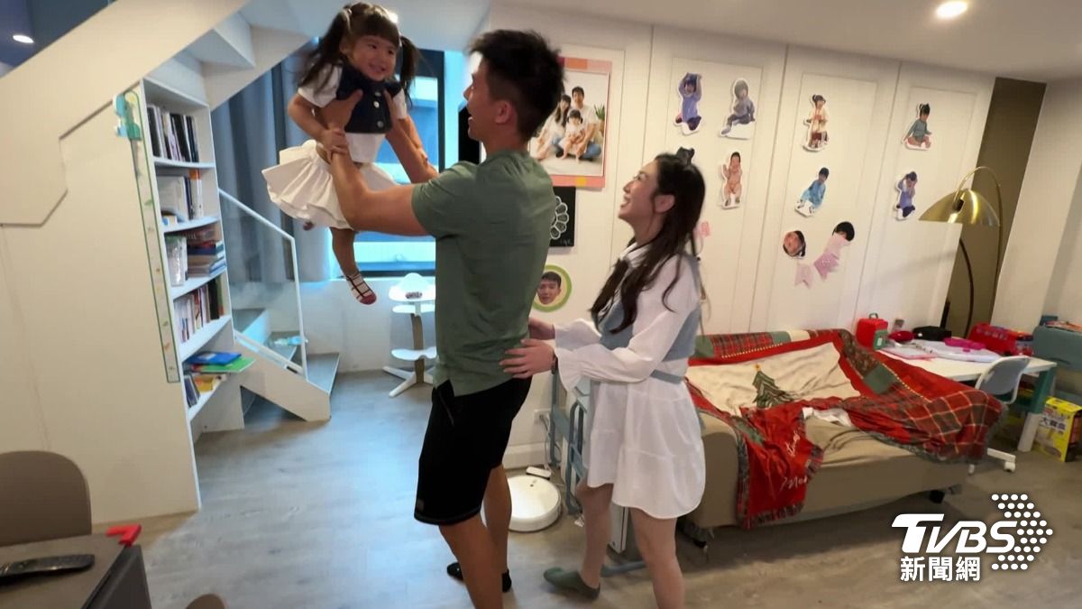 蔡允潔和先生Fraser、女兒小福星(圖/TVBS)