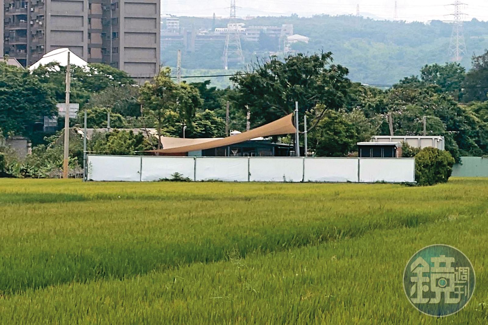 本刊曾報導宥勝以帆布遮蔽台中清水的住處。(讀者提供)