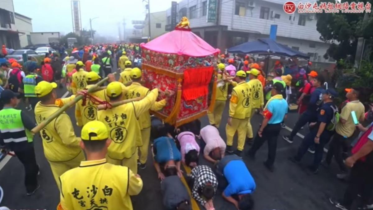白沙屯媽祖進香18禁忌一次看!專家示警:3類人別鑽轎底