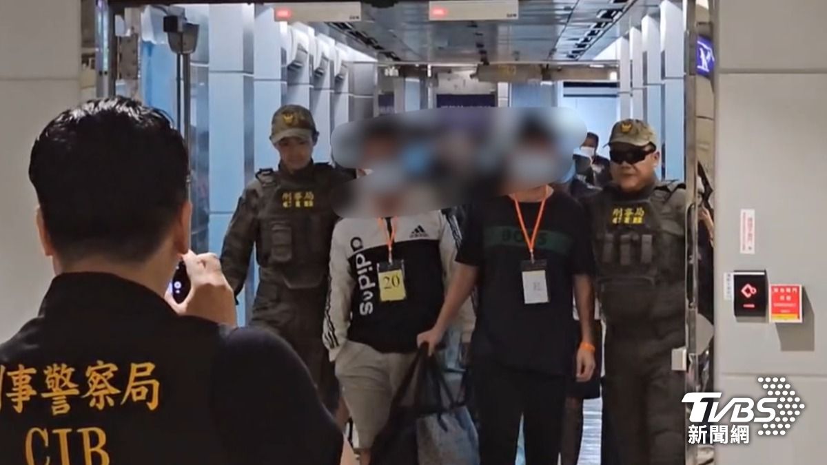 55人中混雜遭詐騙集團操控的被害人。（圖／TVBS）