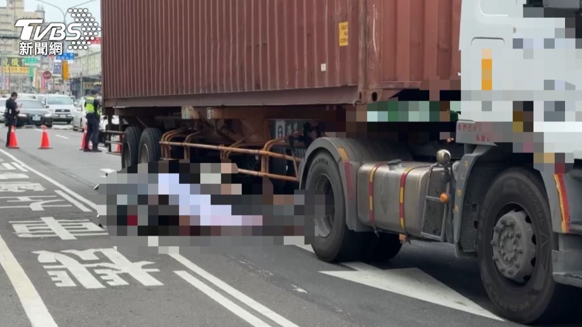 台南貨櫃車擦撞3機車 男騎士捲巨輪「腦漿噴濺」輾斃