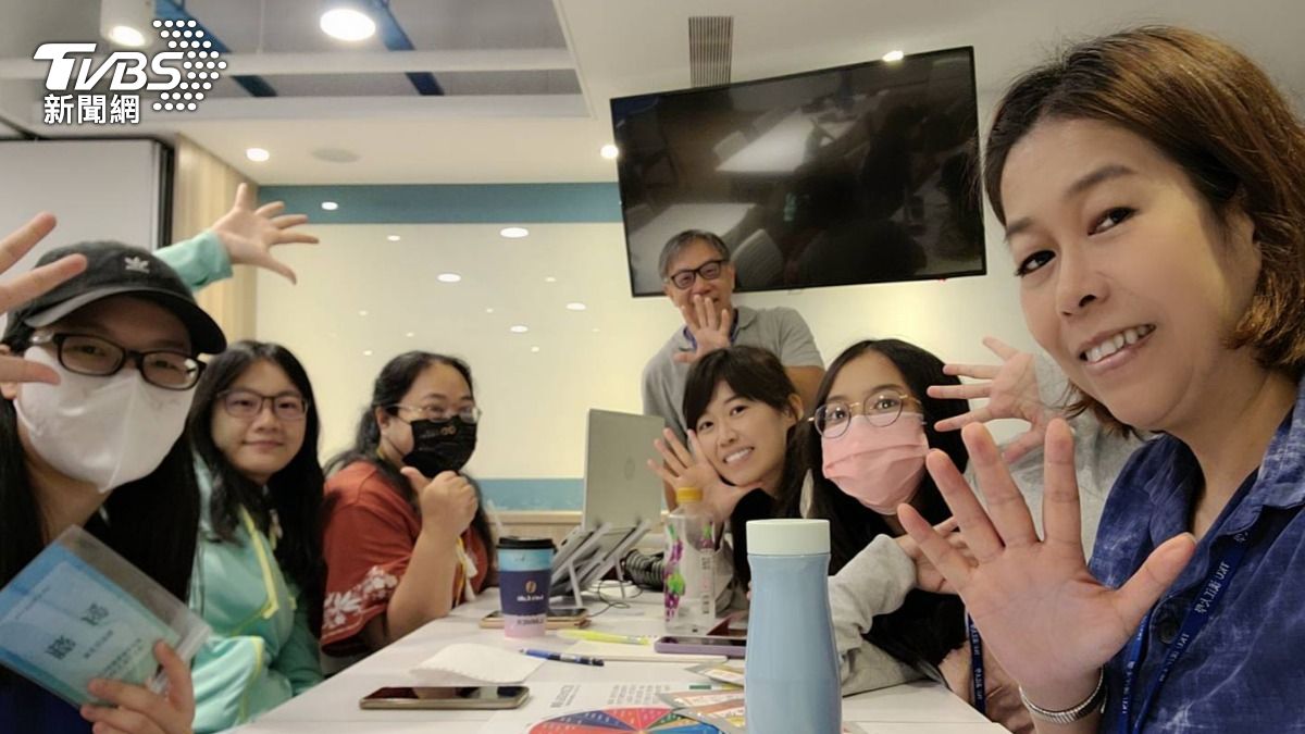 淡江大學舉辦全國首創的永續主題營隊,結合AI技術與永續理念,讓學員實地操作並完成任務(圖/淡江大學提供)