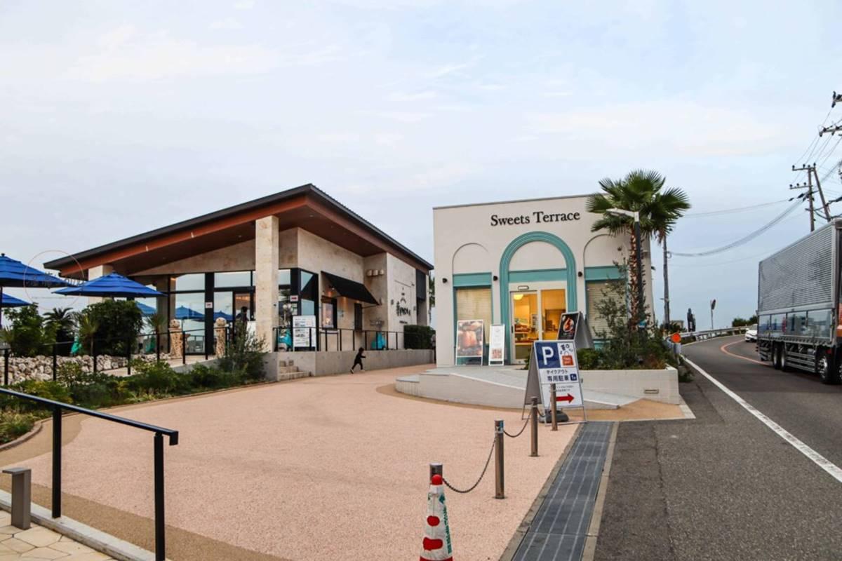 「幸福鬆餅」緊鄰瀨戶內海,擁有遼闊的海景第一排視野。(圖/溫蒂's blog提供)