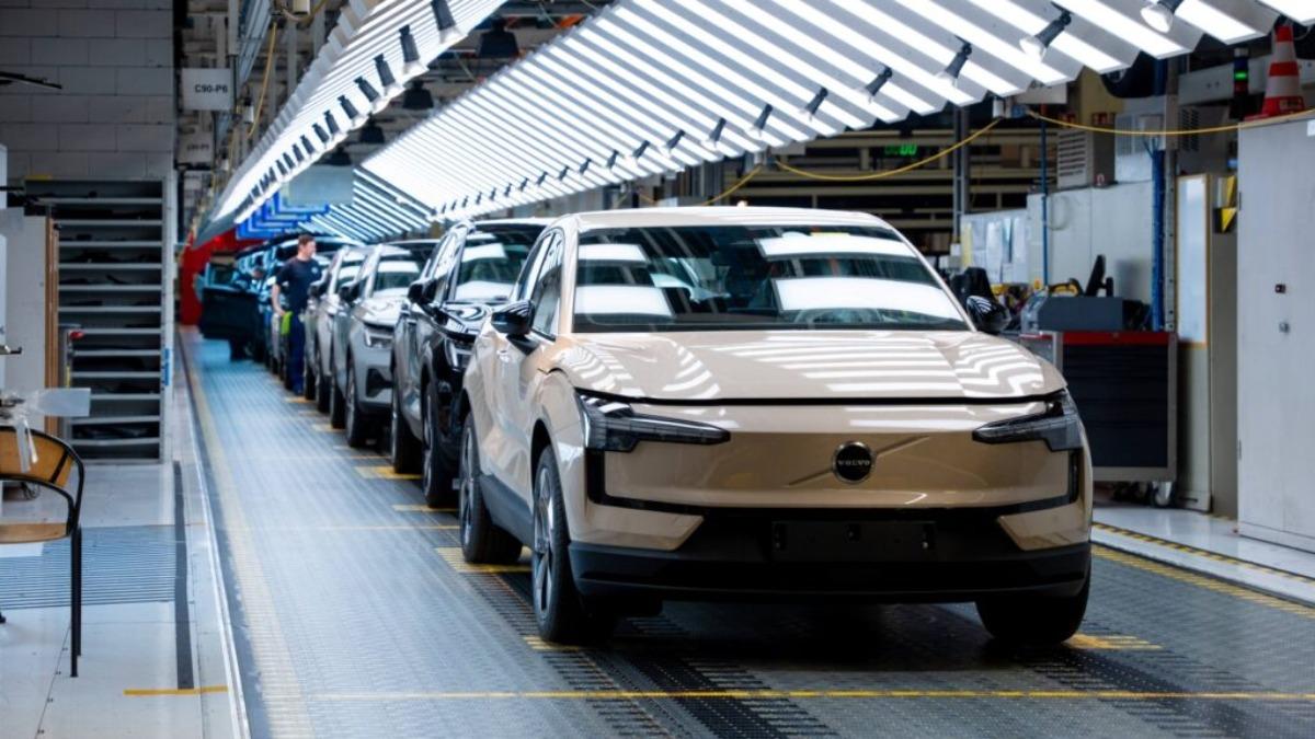 進口車還會受到關稅、貨物稅、環保法規、原物料價格、運輸成本、行銷費用等因素影響。(圖/Volvo)
