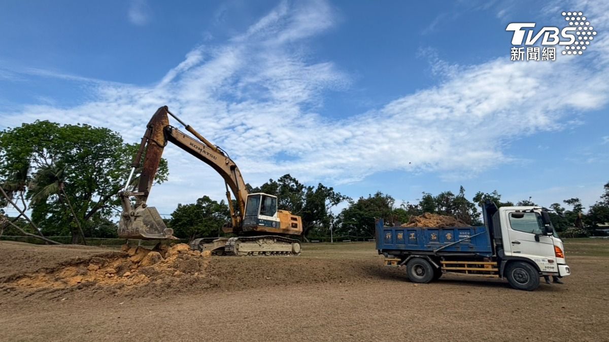 高爾夫球場違法佔地還無照經營　高雄市府怒「怪手進場拆了」