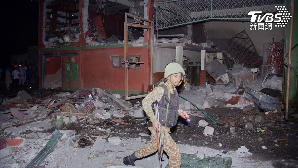 巴基斯坦軍方趕至受襲擊地區支援。(圖/達志影像美聯社)