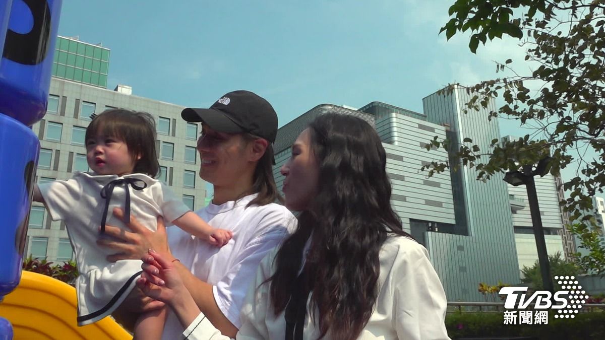 熊熊一家三口(圖/TVBS)