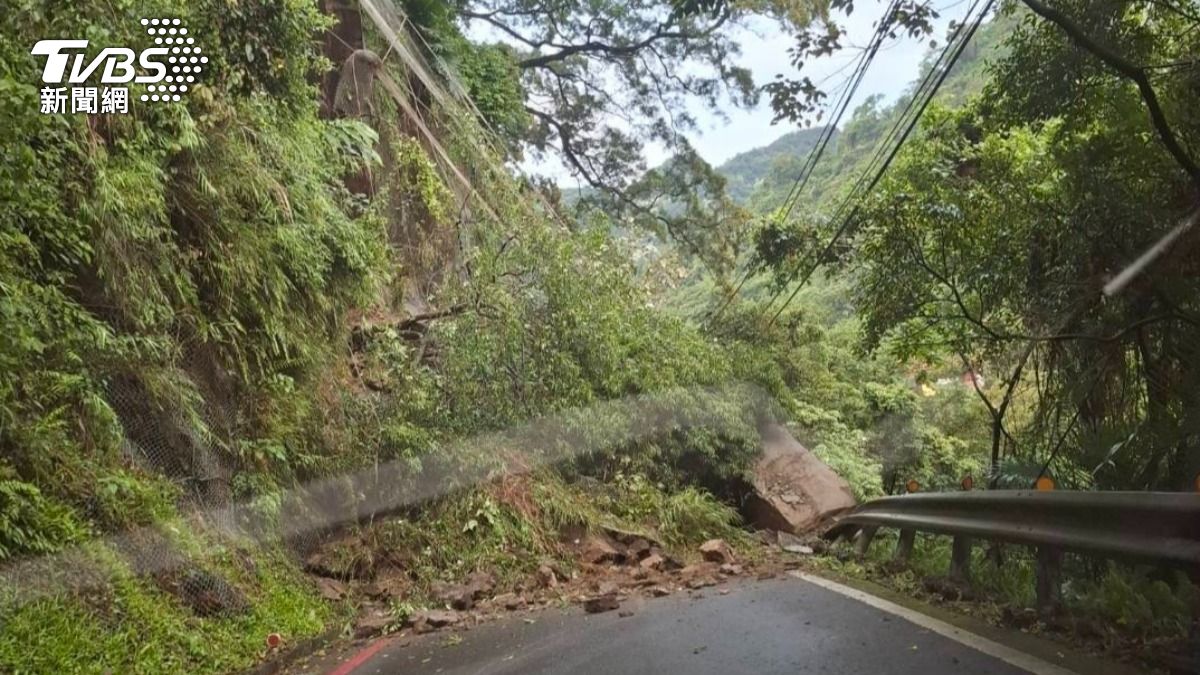 大雨釀禍!新北三峽山崩 北111縣道2.5K至3K中斷