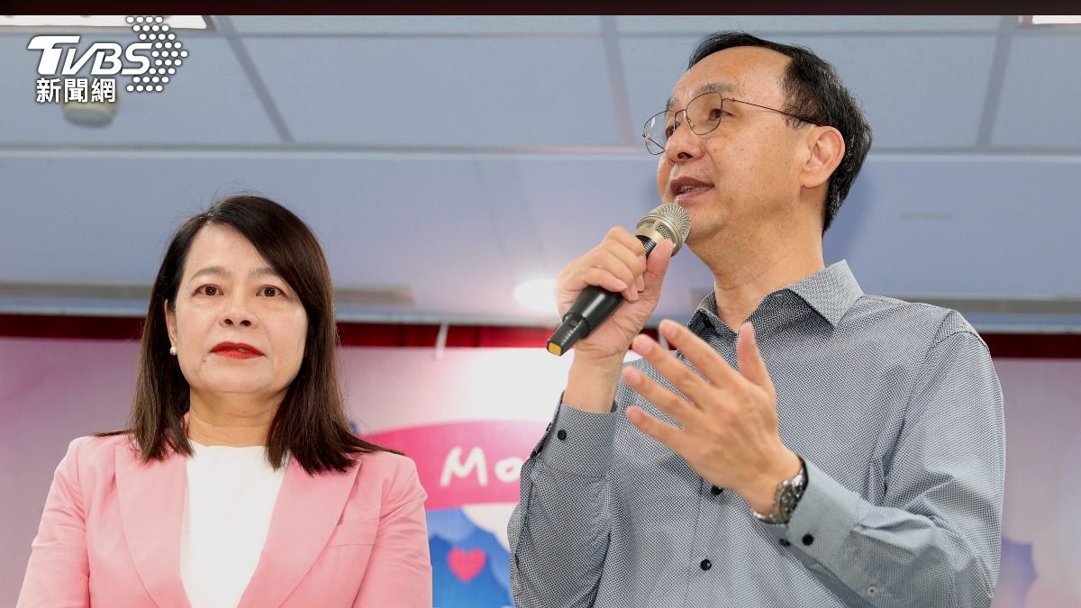 國民黨主席朱立倫(右)、組發會主委許宇甄(左)。(圖/華子琛攝)