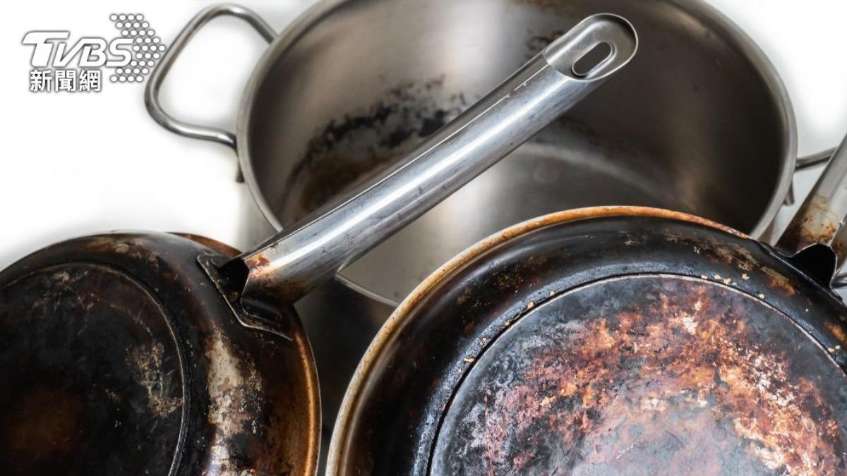 不鏽鋼鍋燒焦免硬刷!內行人曝1果皮丟入煮沸 一個晚上就變亮