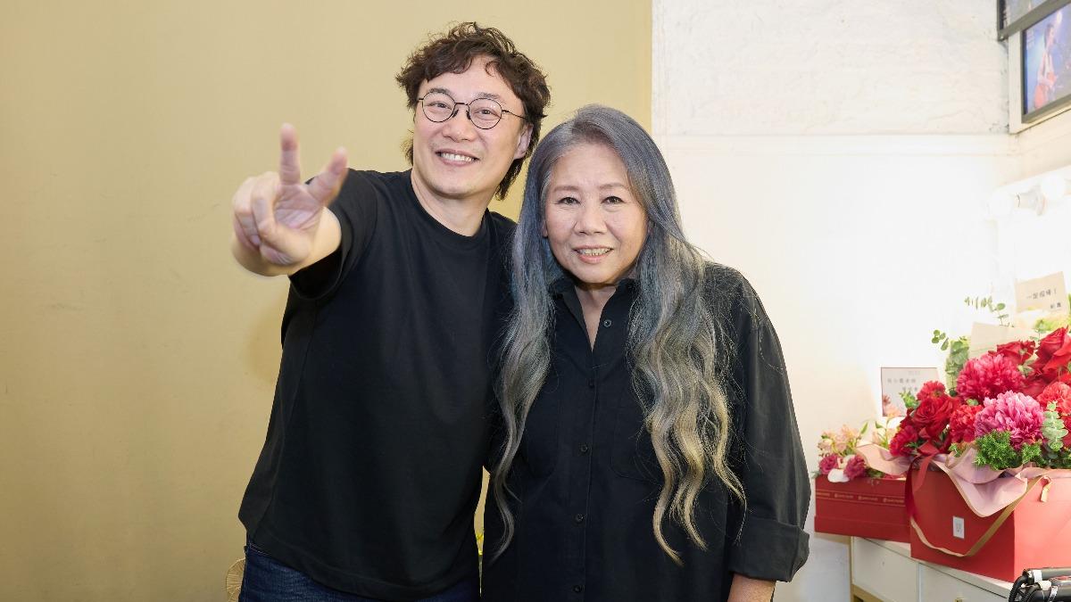 陳奕迅(左)很感謝陳小霞替他打造歌曲。(圖/華研國際提供)