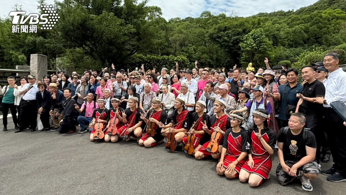 鄧麗君離世30年,粉絲齊聚筠園緬懷。(圖/陳薈涵攝)