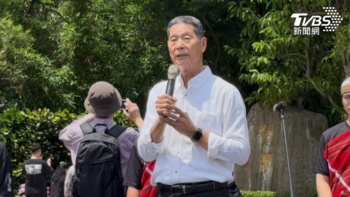 鄧長富分享和妹妹互動的趣事。(圖/陳薈涵攝)