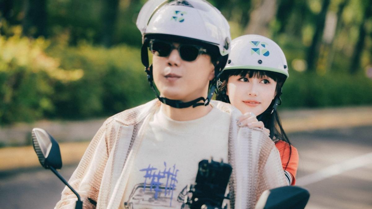 蕭煌奇發車了！騎摩托車載正妹驚人畫面曝光　吐被折磨內幕