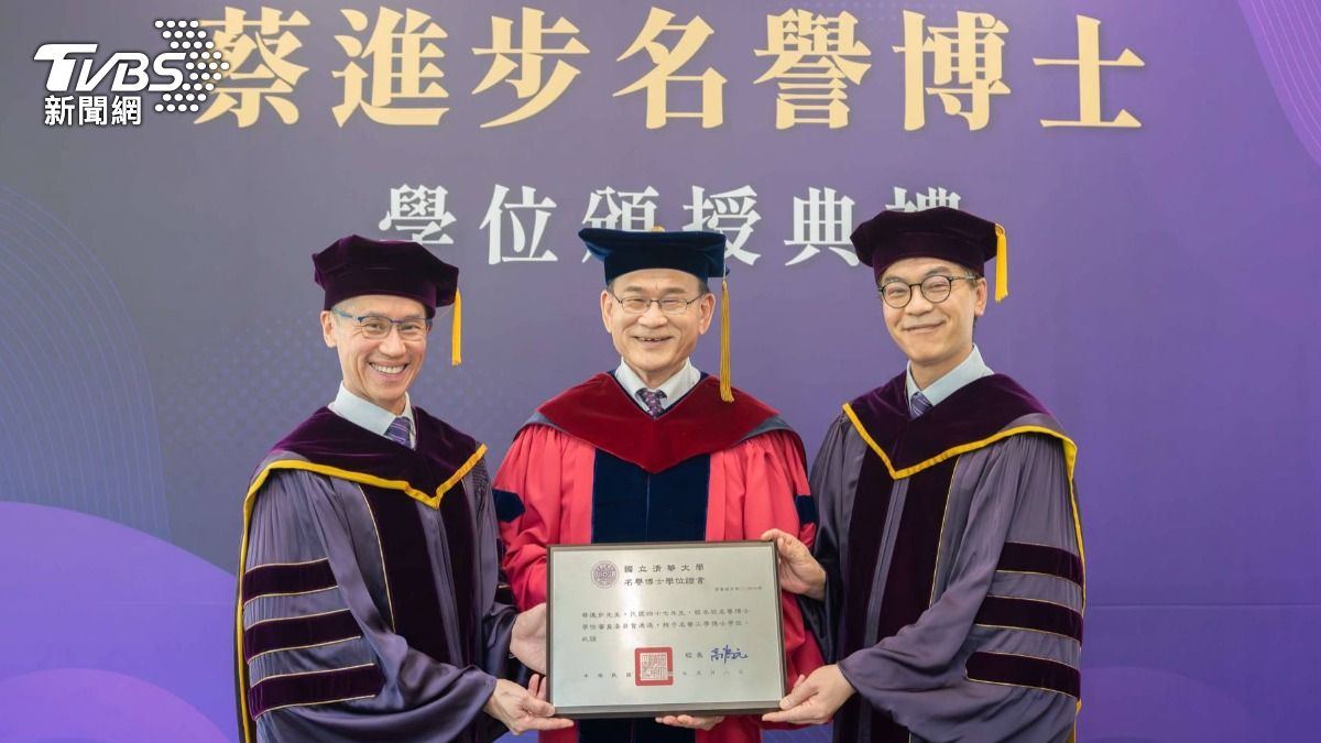 白手起家創百億帝國!蔡進步獲清大名譽博士 校友組織拓全球