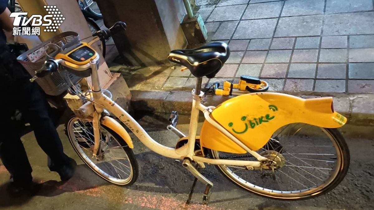 肇事男子騎的YouBike。（圖／TVBS）