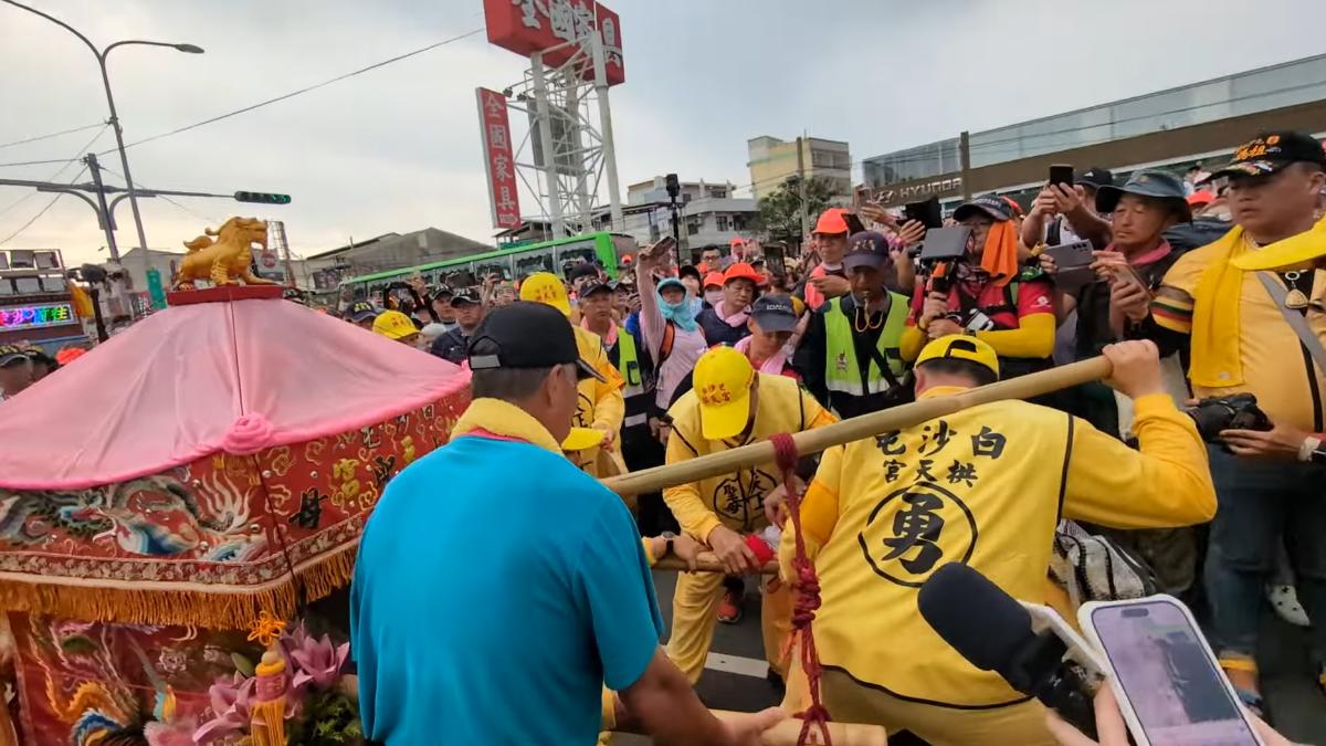 白沙屯媽祖,白沙屯媽祖路線,白沙屯媽祖目前位置,白沙屯媽祖神蹟,白沙屯媽祖在哪裡,白沙屯媽祖直播,白沙屯媽祖遶境,白沙屯直播,白沙屯媽祖定位,白沙屯路線