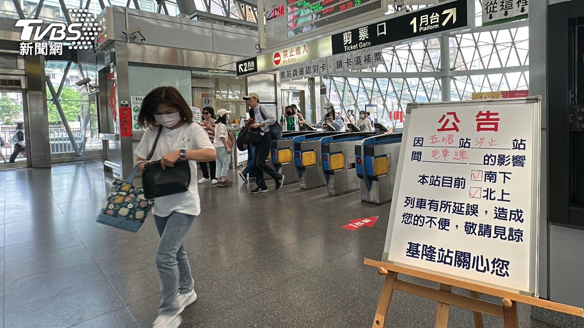 台鐵「電車線」掉落影響逾18小時!汐止至五堵上午延誤30分鐘以上
