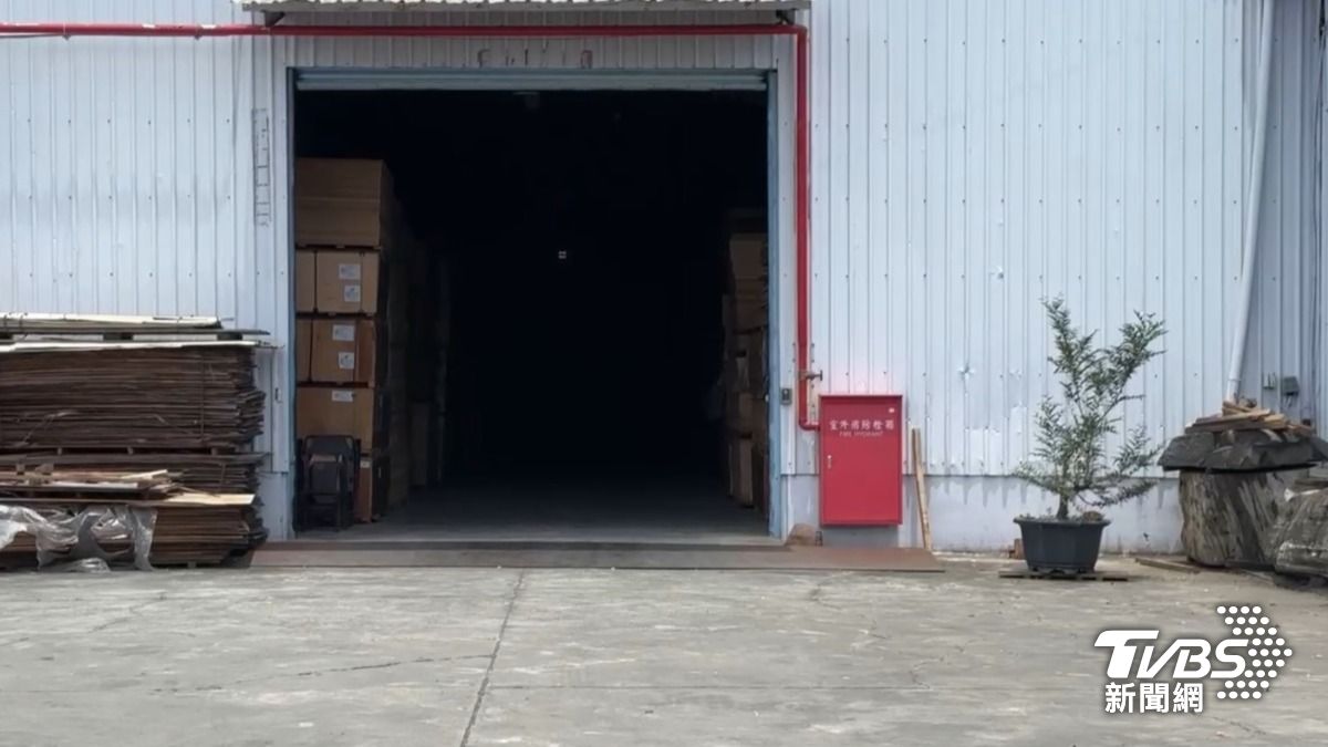 快訊/搶劫!高雄歹徒闖工廠「槍抵司機頭部」 劫車逃跑了