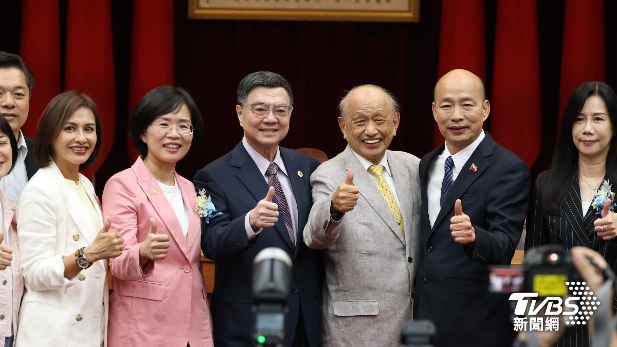 兩院長總質詢後再同框!韓國瑜喊好久不見 卓榮泰笑回:想你啦