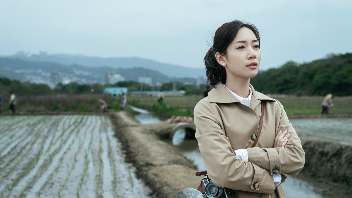 吳卓源在電影《搜查瑠公圳》裡飾演記者。(圖/伯樂影業提供)