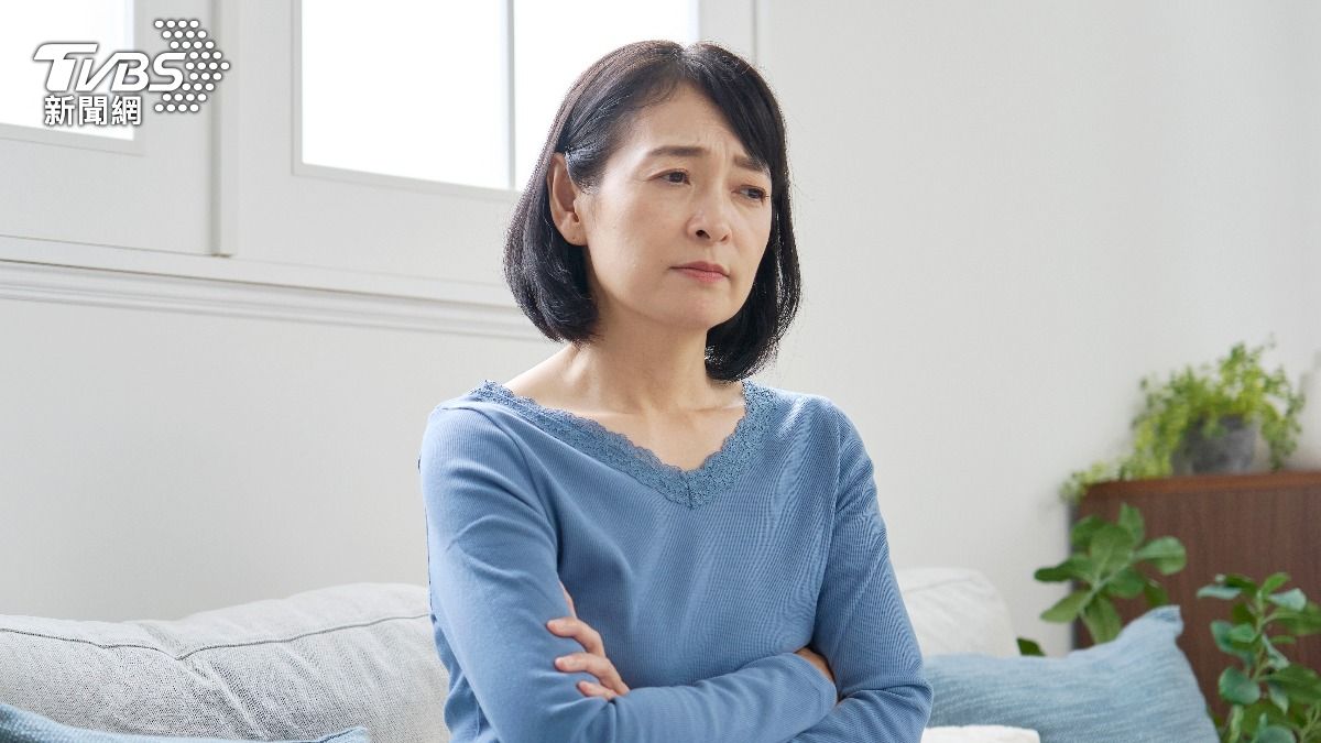 咽痛濕疹超困擾?更年期「陰虛火旺」 醫授滅火必吃清單