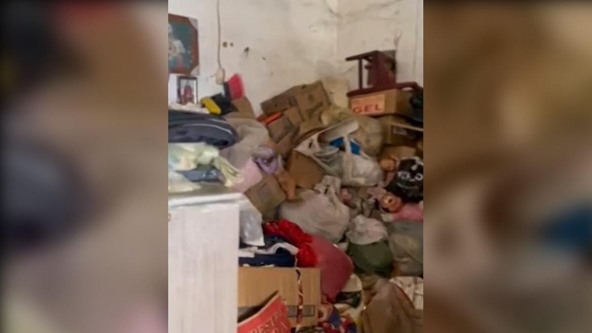 這對姊妹周圍堆滿了人類糞便和腐爛垃圾。（圖／翻攝自Daily Mail）