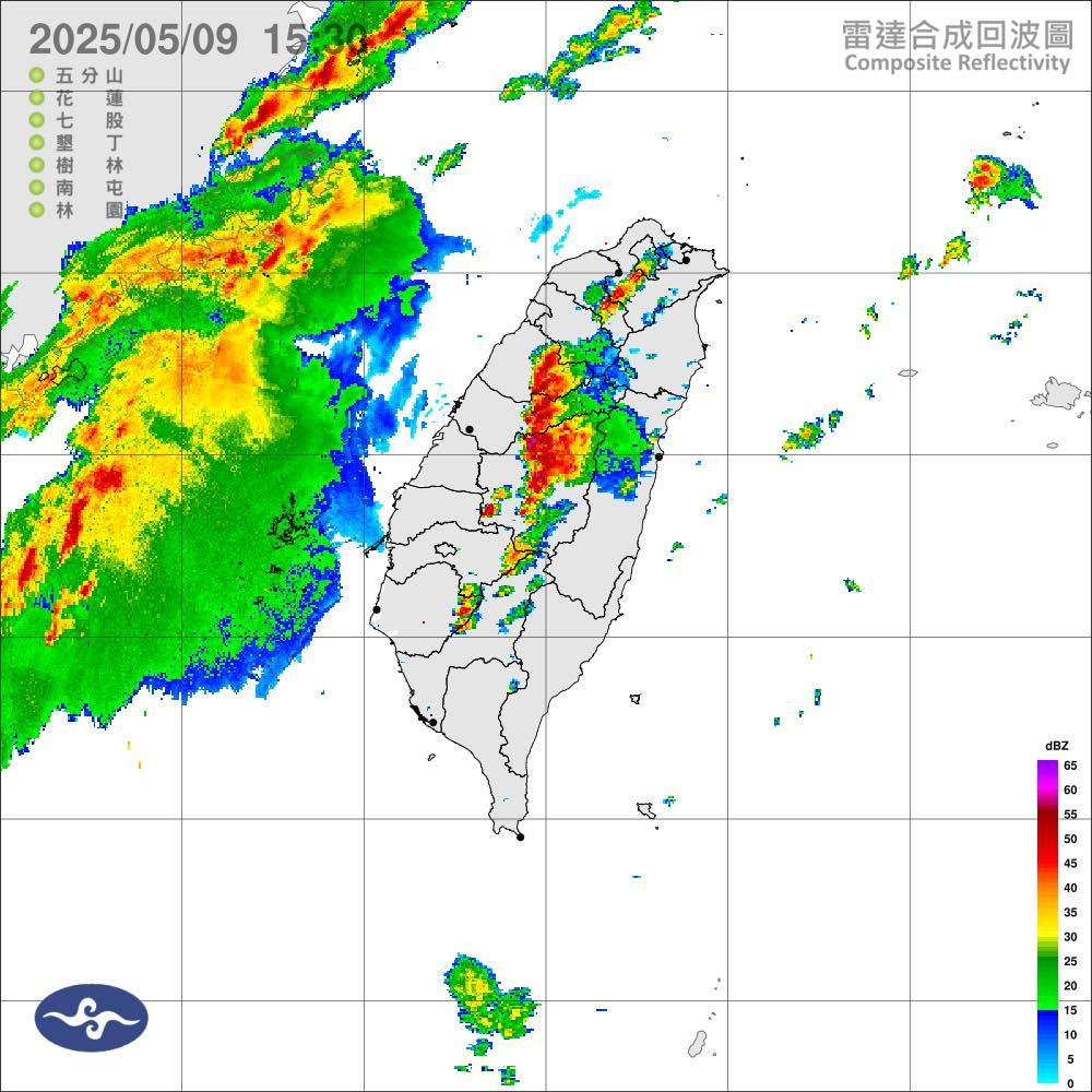 鋒面雨帶今入夜後就會陸續接觸台灣陸地。(圖/翻攝自「台灣颱風論壇|天氣特急」臉書)