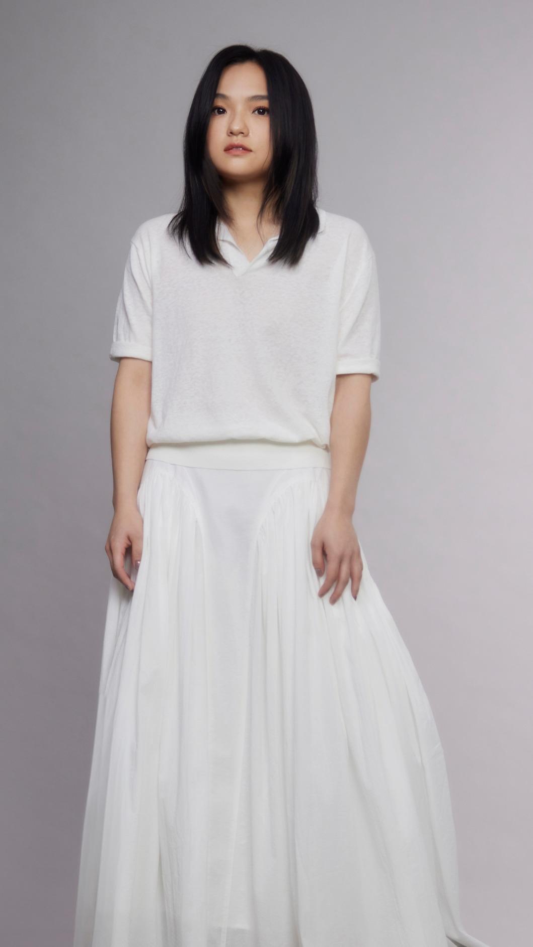 徐佳瑩演唱時融入角色的無力感,唱出「有點破碎的中年婦女」的口氣。(圖/亞神音樂提供)