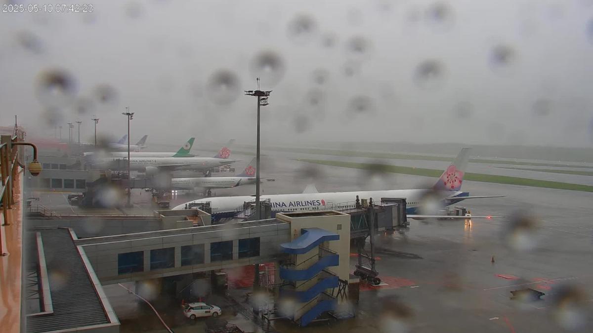 雨灌雙北!松山機場暫停地面作業 航班恐延誤