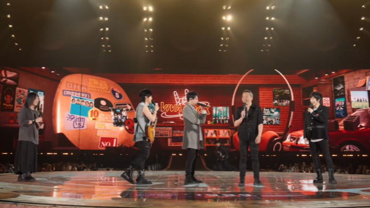 冠佑登台穿「羊毛外套」,笑稱怕「點點」曝光。(圖/相信音樂提供)