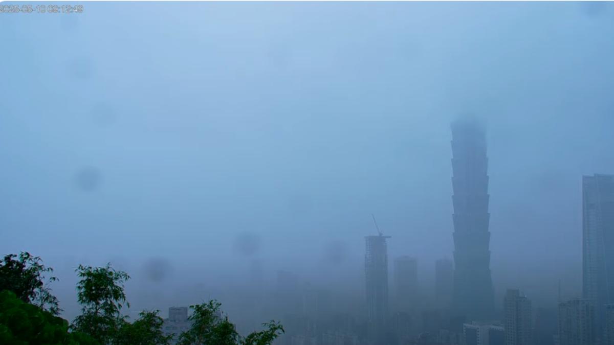 台北強風大雨!台北101「幾乎看不見」 網:比颱風還大