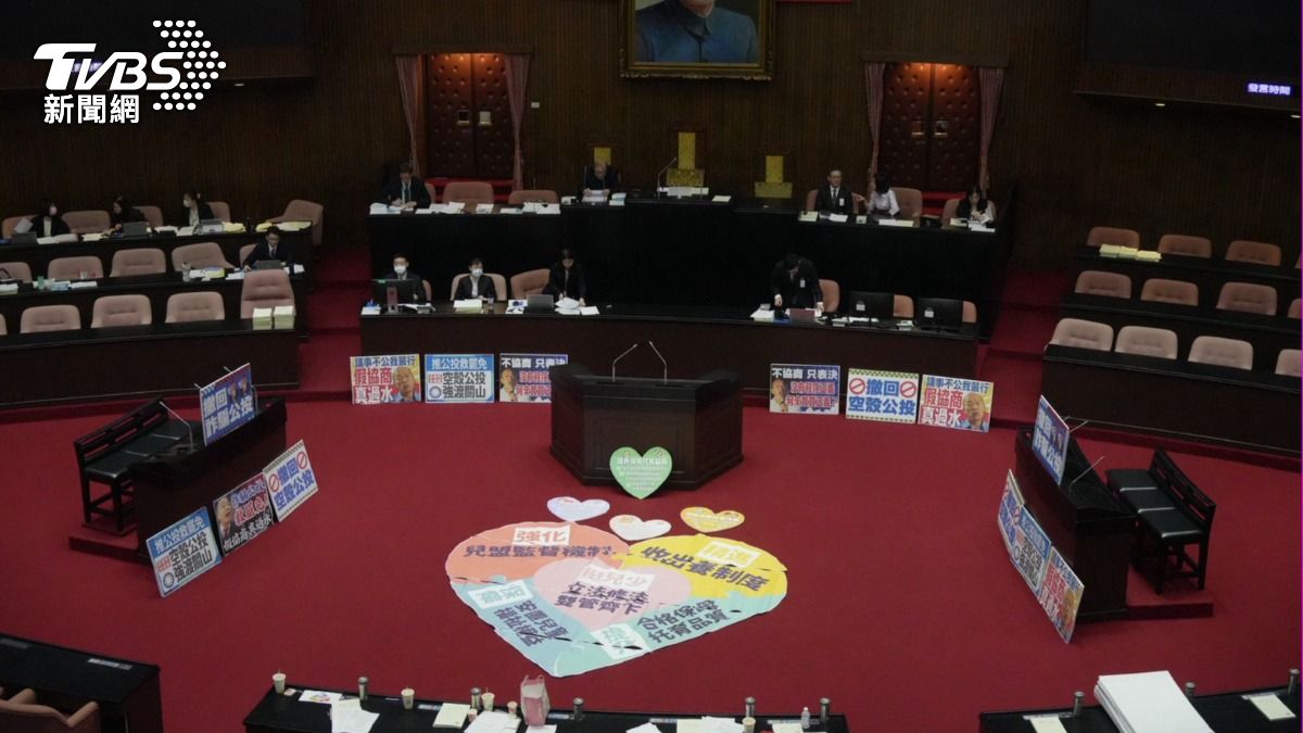 綠狂轟5天假!斥光復節不該放 但蕭美琴、林靜儀都曾連署