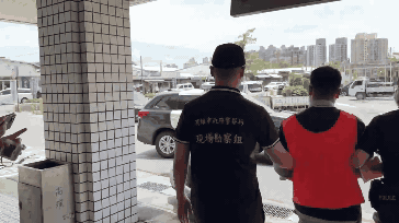 家屬崩潰上前追打,痛批鄭男酒駕是「殺人犯」。(圖/TVBS)