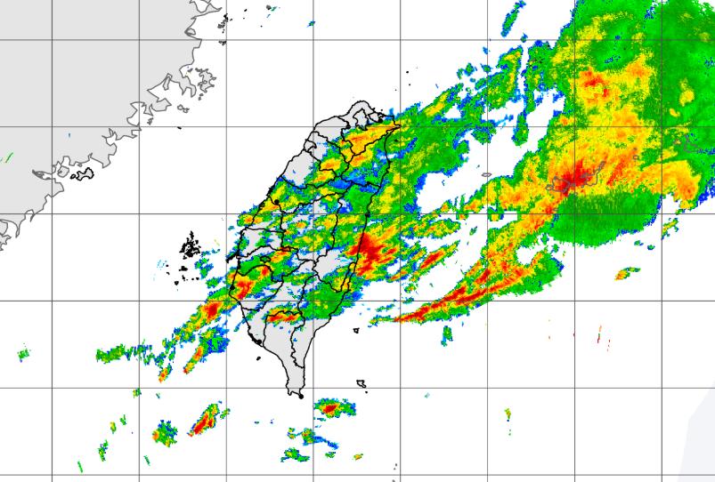 最近一小時北部降雨雖稍微趨緩,但東部、南部雨勢仍然明顯。(圖/氣象署)