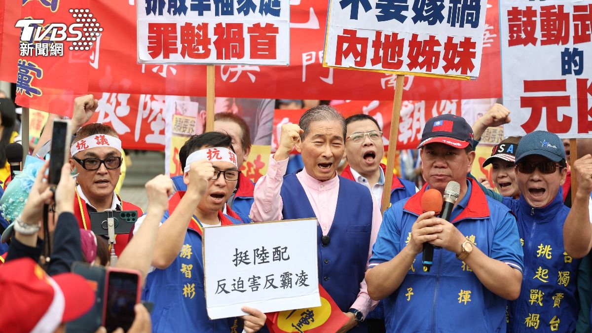 統促黨總裁張安樂指總統賴清德藉獨裁行為嫁禍欺負陸配。(圖/華子琛攝)