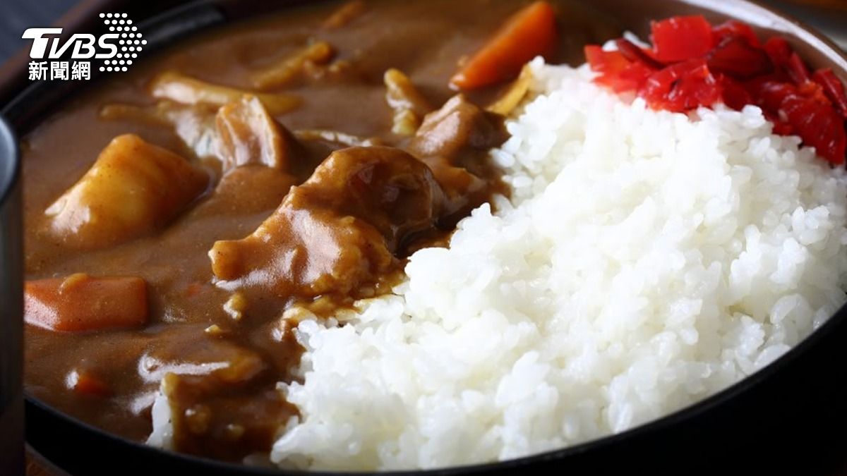 咖哩飯又怎麼了?網揭新戰場「醬汁放左還放右」吃起來也有差