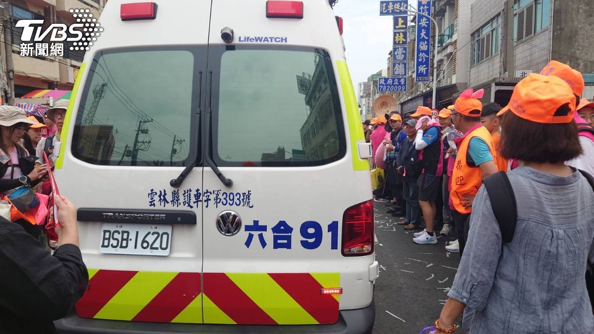 入朝天宮當日有許多民眾送醫。（圖／TVBS）