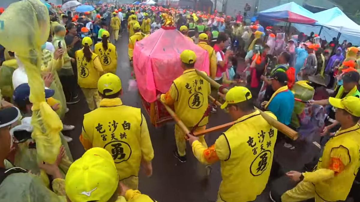 媽祖罷免,大罷免大成宮,白沙屯媽祖罷免,白沙屯媽祖,白沙屯媽,白沙屯媽祖回鑾,粉紅超跑,拱天宮,媽祖通霄鎮,拱天宮籤詩