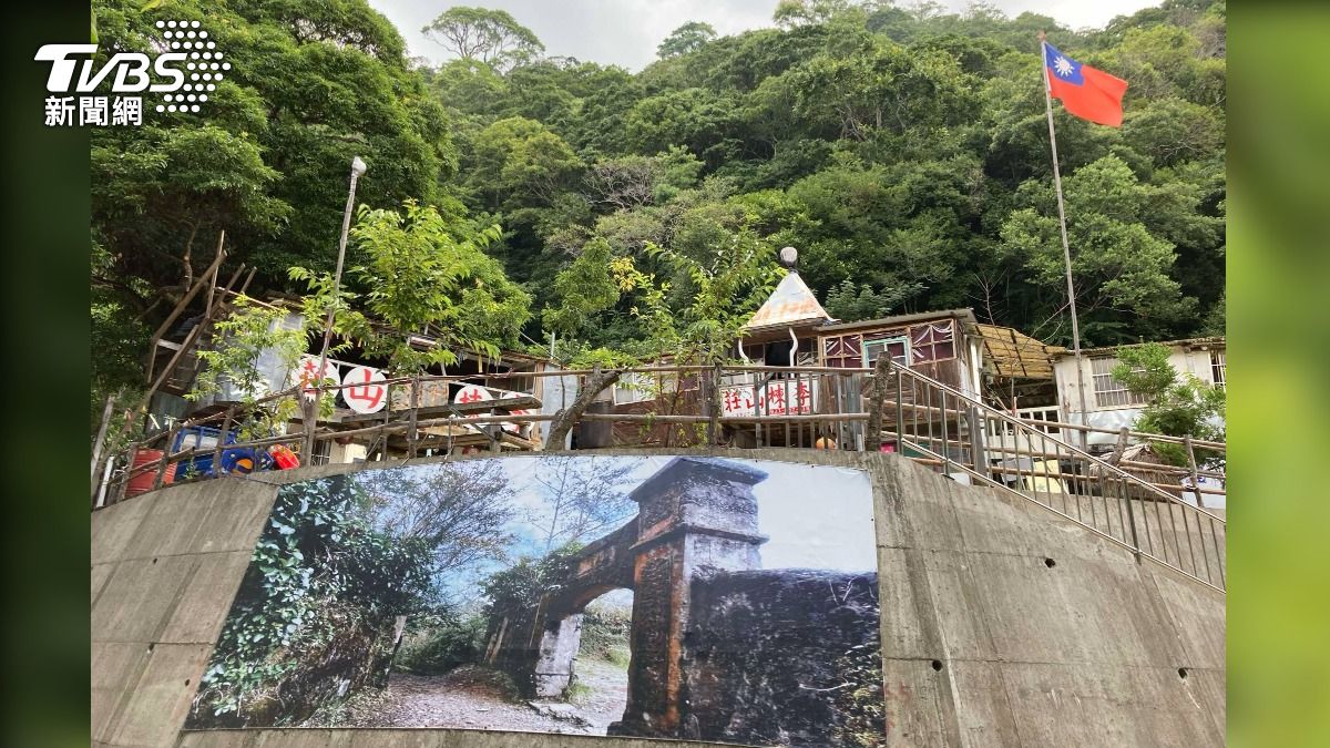 從軍工程師蓋山莊48年！賣掉心愛相機朱萬鶴堅守海拔1500公尺。（圖／ＴＶＢＳ）
