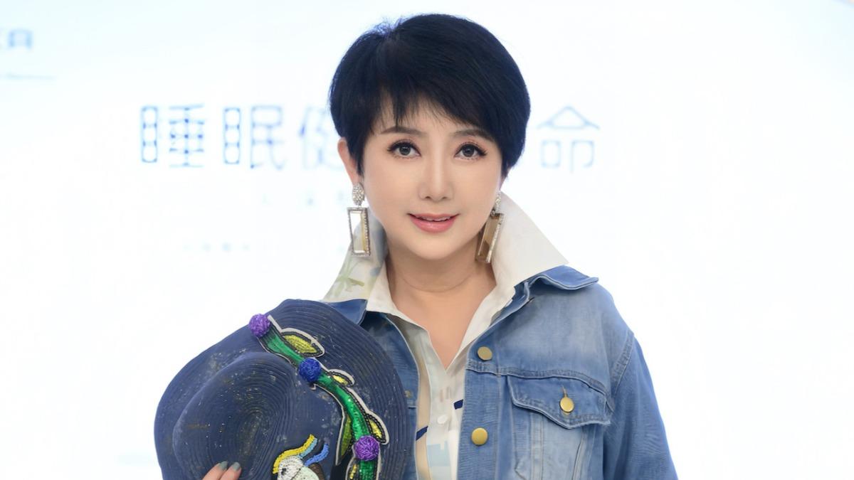 65歲玉女歌手負債1億!17年後近況曝光 宣布下個月有喜