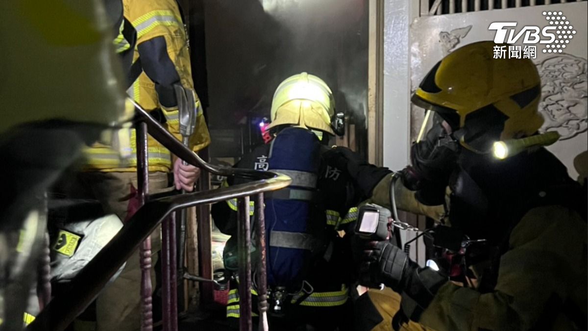 高雄惡火噬父子命！案發前爭吵爆巨響　倒在浴臥沒了呼吸