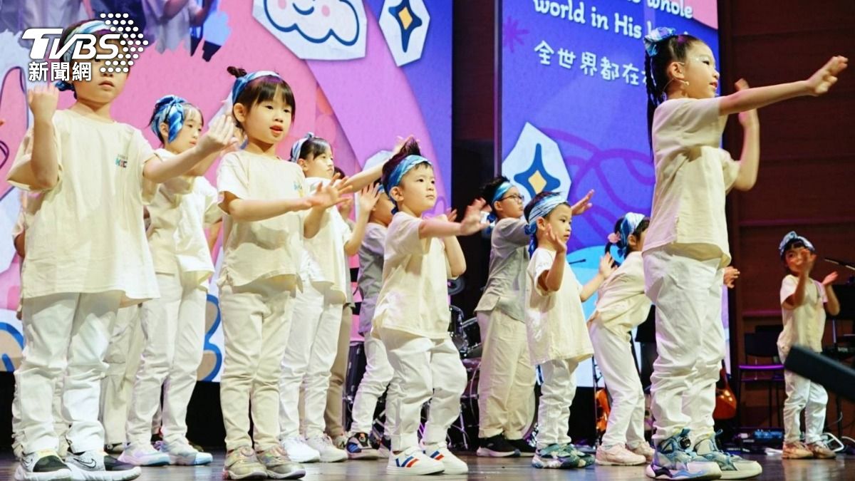 愛在心裡口難開?母親節教會慶主日 青少年勇敢說愛媽媽們紅眼眶